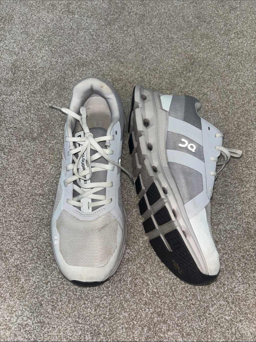 On Cloud cloud runner sneakers size 9.5